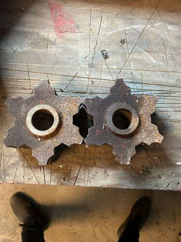 MUCK SPREADER CHAIN SPROCKETS