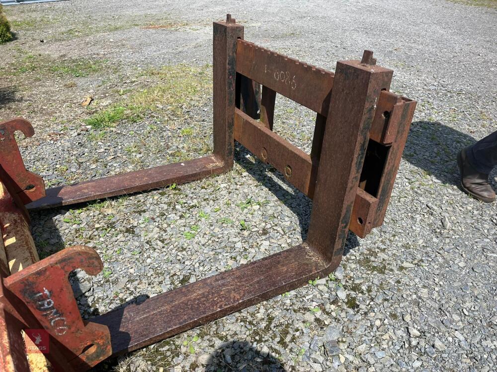 SET OF HEAVY DUTY PALLET FORKS