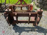 SET OF HEAVY DUTY PALLET FORKS - 6