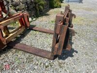 SET OF HEAVY DUTY PALLET FORKS - 8