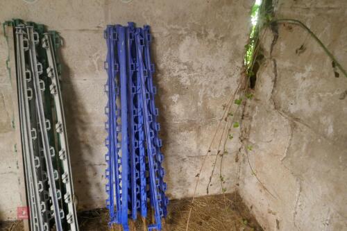 11 BLUE PLASTIC ELECTRIC FENCE STAKES