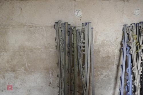 12 PLASTIC ELECTRIC FENCE STAKES