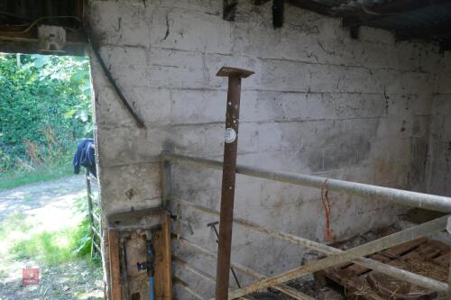 APPROX 5' ACROW PROPS