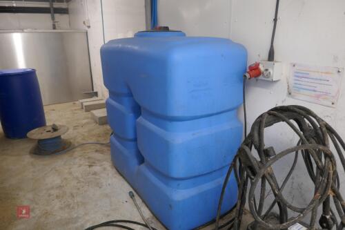 PLASTO CP-1000 PLASTIC FLUID TANK