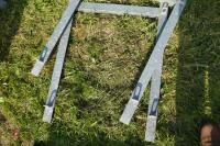 2 GALVANISED SHEEP FEEDER FRAMES (100) - 4