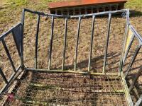 CRADLE BALE FEEDER - 3