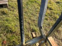 GALVANISED CRADDLE BALE FEEDER - 7