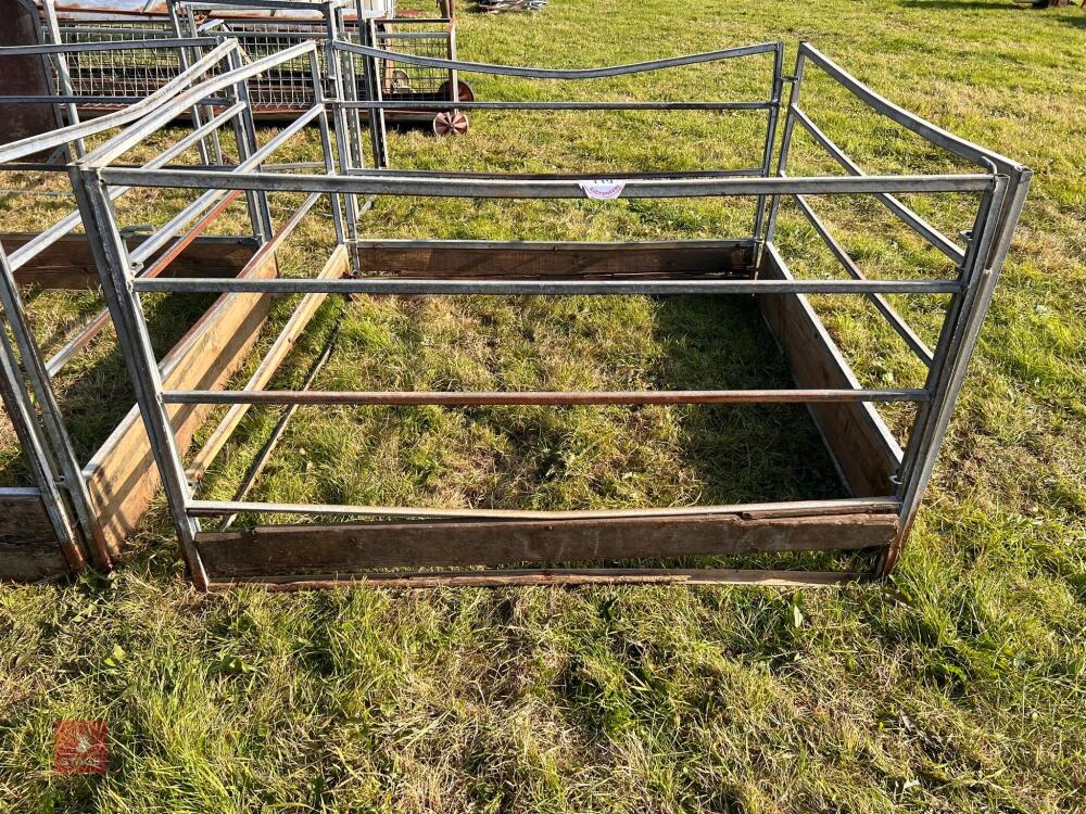 5' SQUARE BALE FEEDER (119)