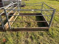 5' SQUARE BALE FEEDER (119)