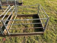 5' SQUARE BALE FEEDER (119) - 3