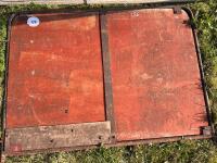 2 HURDLES/ SHEETED SECTION (126) - 2