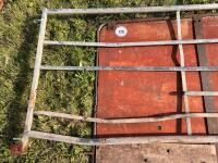 2 HURDLES/ SHEETED SECTION (126) - 3