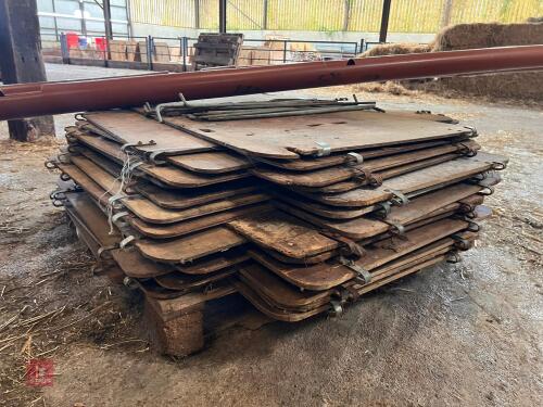 9 SHEARWELL 4' X 5' LAMBING PENS (205)