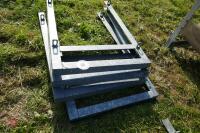 4 GALVANISED SHEEP FEEDER FRAMES (99) - 4