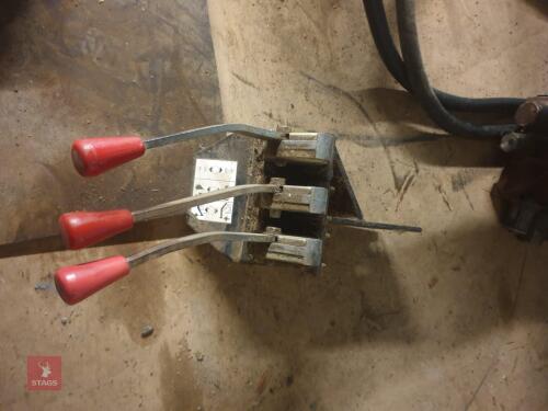 HYDRAULIC SPOOL BLOCK AND LEVERS