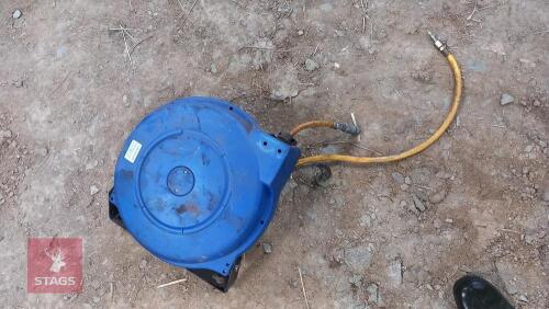WALL MOUNTED AIR LINE REEL