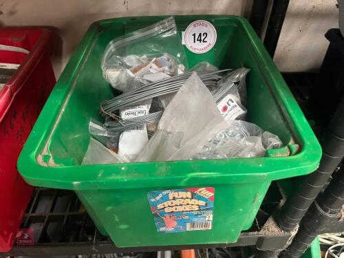 1 LRG BOX OF CHAINS/GATE HOOKS ETC (142)
