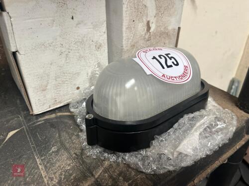 4 X EXTERIOR HOUSE LIGHT (125)