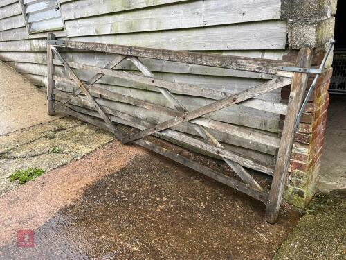 12' WOODEN GATE (312)