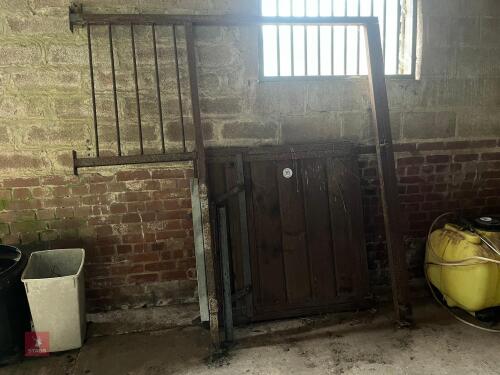 STABLE DOOR FRONT PARTITION (313)