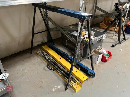 4 FOLD UP WORK TRESTLES (268)