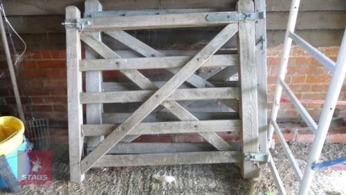 2 X 4' GATES