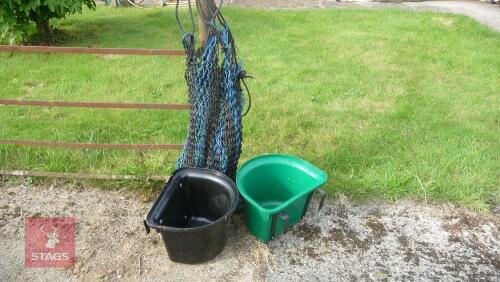 2 HOOK ON FEED BOWLS & 2 HAYNETS