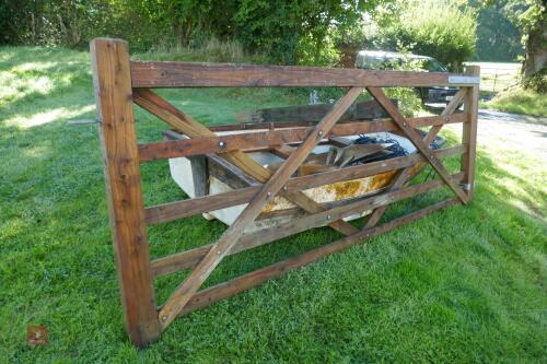 WOODEN 10' YARD GATE