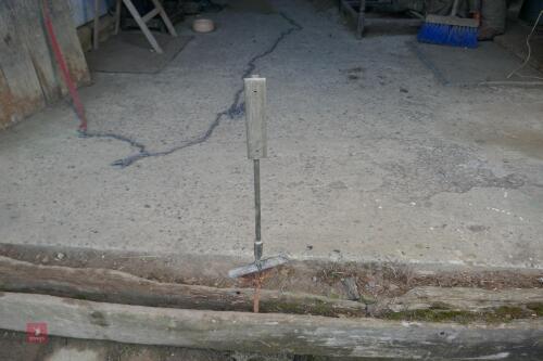 ENERGISER HANGING POST