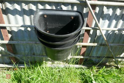 3 BLACK HOOK ON FEED BUCKETS
