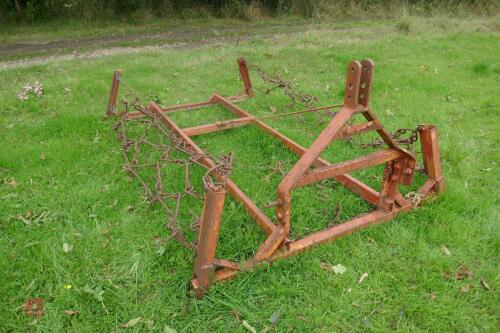 FOLDING 9' CHAIN HARROWS