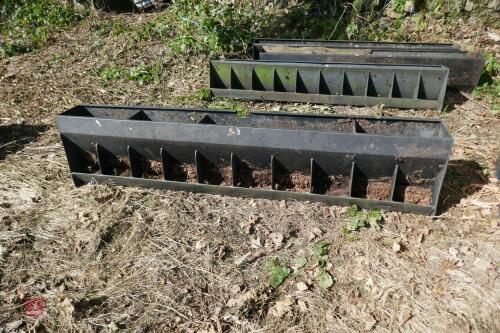 1 X 7' PLASTIC PIG FEEDER