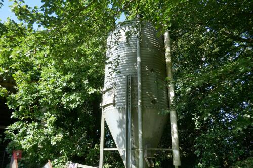 GALVANISED 5 1/2 TON FEED SILO