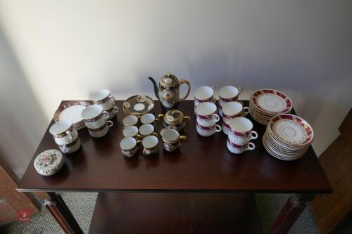 LARGE QTY OF CHINA TEA CUPS AND SAUCERS
