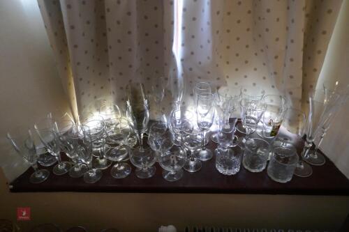 LARGE QTY OF GLASSWARE