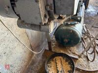 FEEDMASTER M40 GRAIN CRUSHER - 5