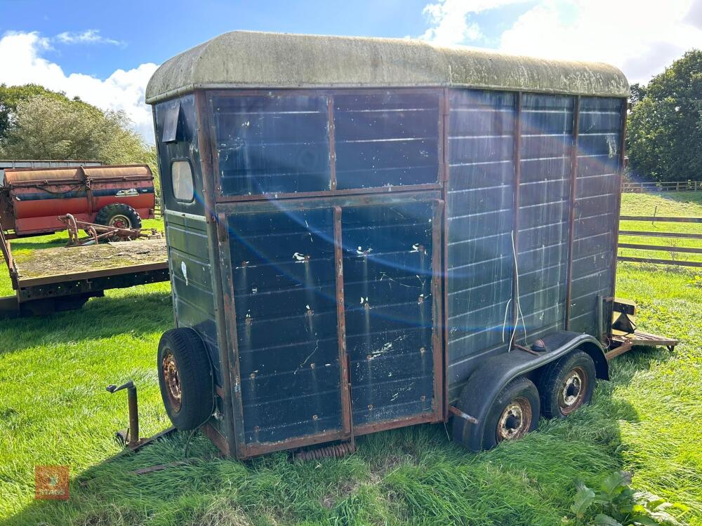 TWIN AXLE HORSE BOX (S/R)