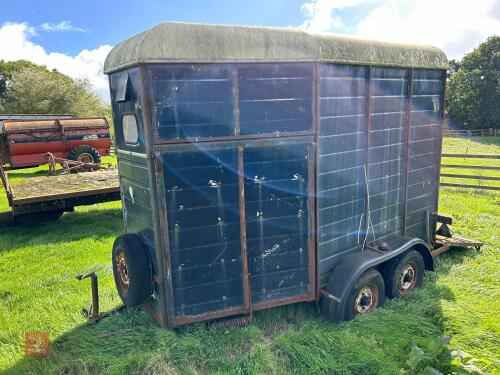 TWIN AXLE HORSE BOX (S/R)