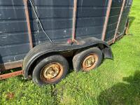 TWIN AXLE HORSE BOX (S/R) - 8