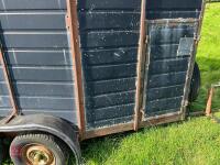 TWIN AXLE HORSE BOX (S/R) - 10