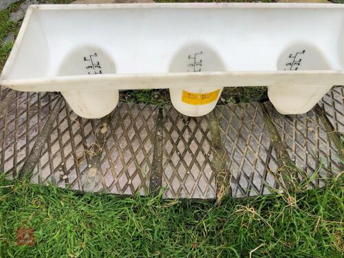 3 TEAT FEEDER