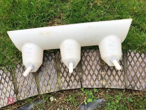 3 TEAT FEEDER