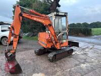 HITACHI UE30 DIGGER - 2