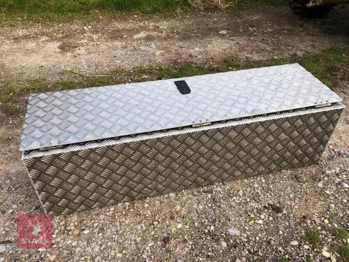 METAL TOOL BOX