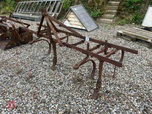 FERGUSON 2.4M SPRING TINE CULTIVATOR (6)