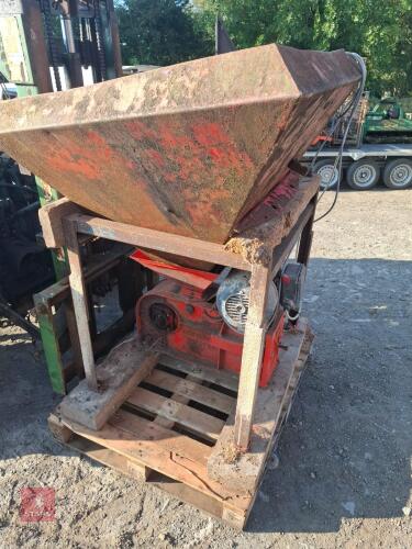 BAMPFORD ROLLER MILL & HOPPER