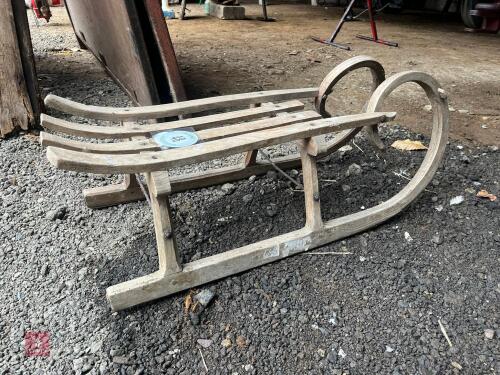 VINTAGE SLEDGE (48)