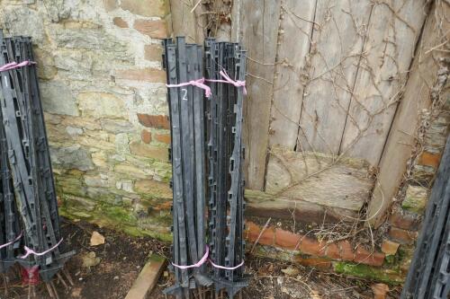 20 PLASTIC ELECTRIC FENCE STAKES
