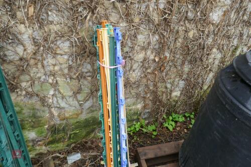 16 PLASTIC ELECTRIC FENCE STAKES