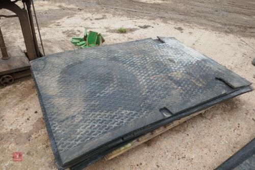 9 RUBBER COW CUBICLE MATS